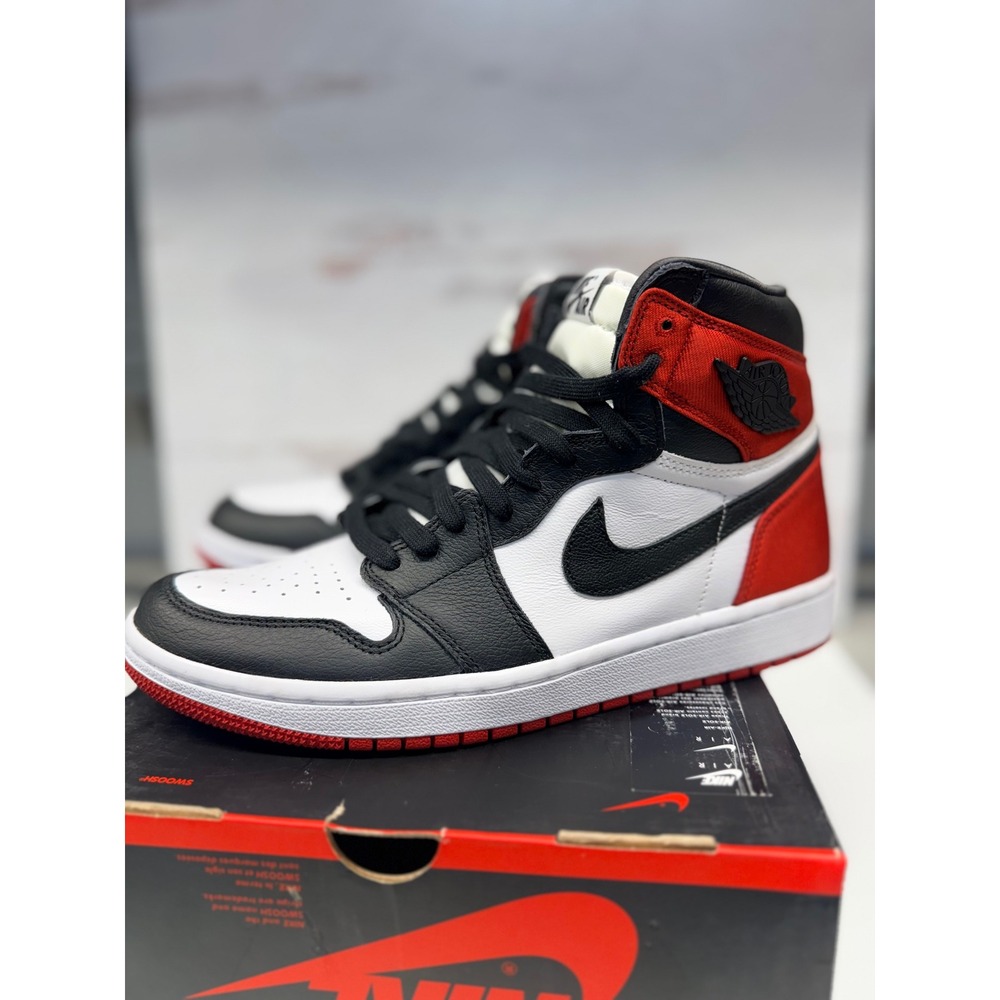 Nike Air Jordan 1 Retro High OG Satin Black Toe Womens Size 10